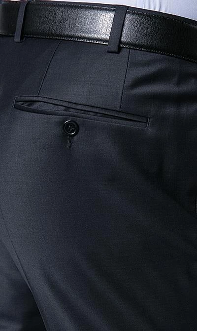 DIGEL Anzug 1009342/120210+114001+164003+190012/20 Anzug mit Weste, Plastron, Einstecktuch, Modern Fit, Schurwolle, Nachtblau 11 DIGEL Anzug 1009342/120210+114001+164003+190012/20 Anzug mit Weste, Plastron, Einstecktuch, Modern Fit, Schurwolle, Nachtblau – Bild 9